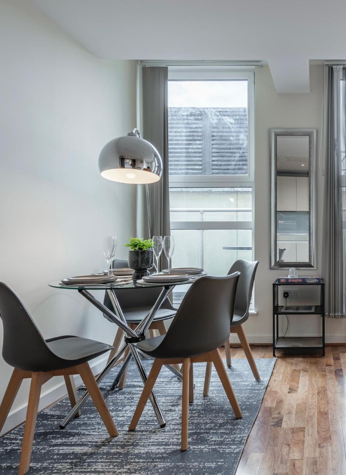 Modern Apartment *