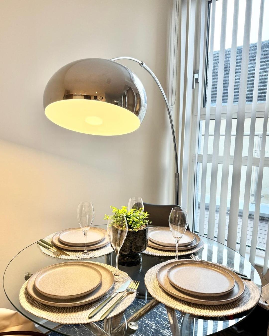 Modern Apartment *